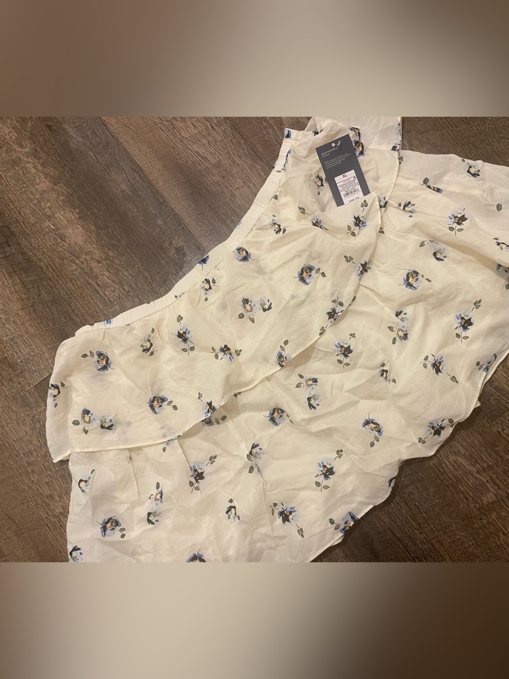 Women’s Universal Thread XL: Floral cream skirt( Ruffled/Pull up)